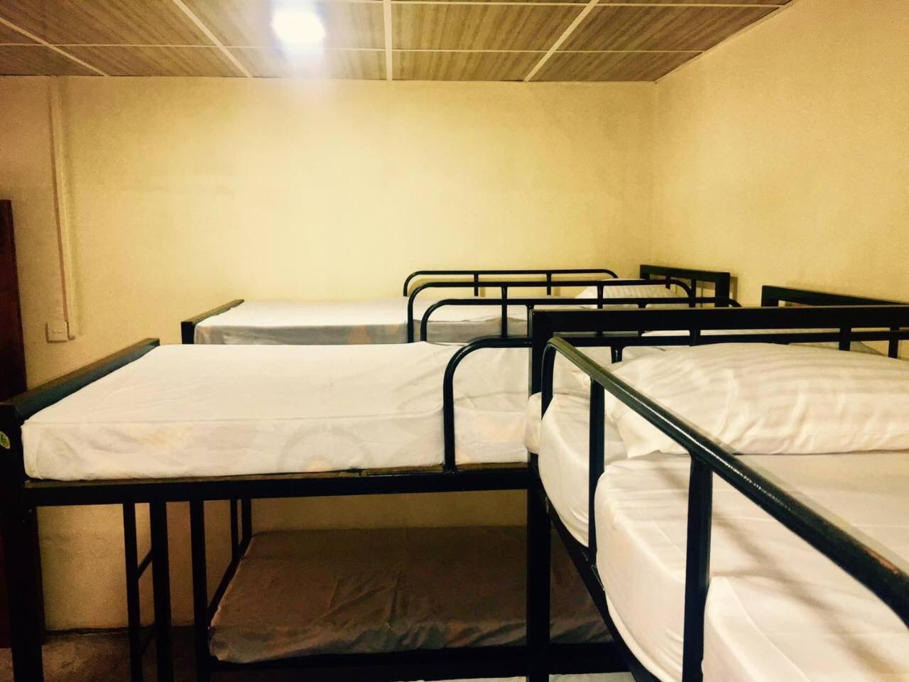 J Hostel Kandy Extérieur photo