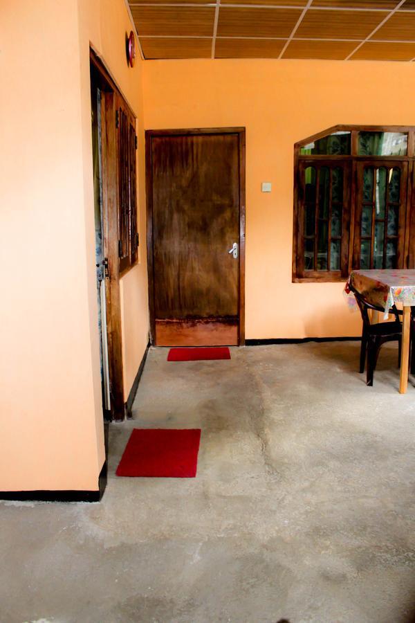 J Hostel Kandy Extérieur photo