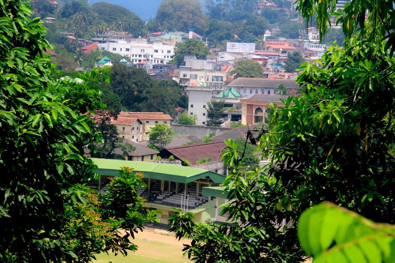 J Hostel Kandy Extérieur photo