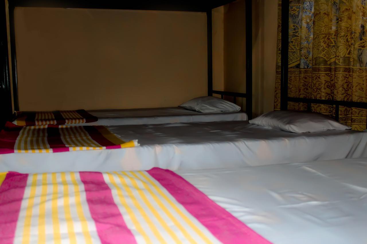 J Hostel Kandy Extérieur photo