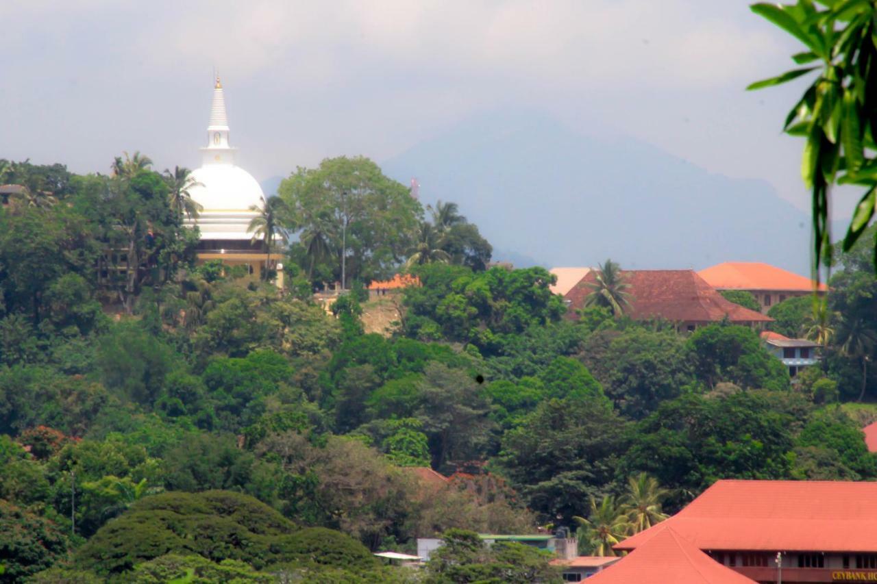 J Hostel Kandy Extérieur photo